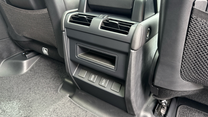 Land Rover Defender 3.0 D350 Trophy Edition Deep Sandglow 110 5dr Auto Diesel Estate - Image 18